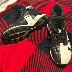 Youth size 5 Under Armour football cleats